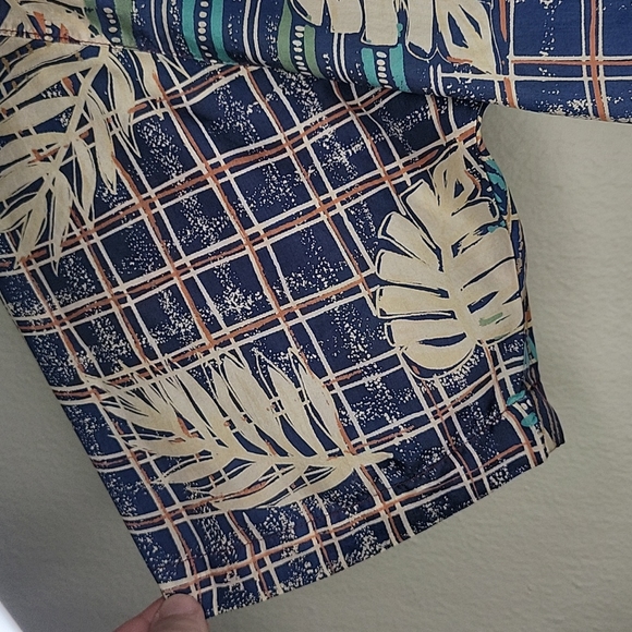 Vintage Stunt Collections 100% Silk Button Front with Shoulder Pads - Picture 5 of 13